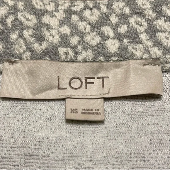 WOMEN’S LOFT BLOUSE TOP - Picture 2 of 4